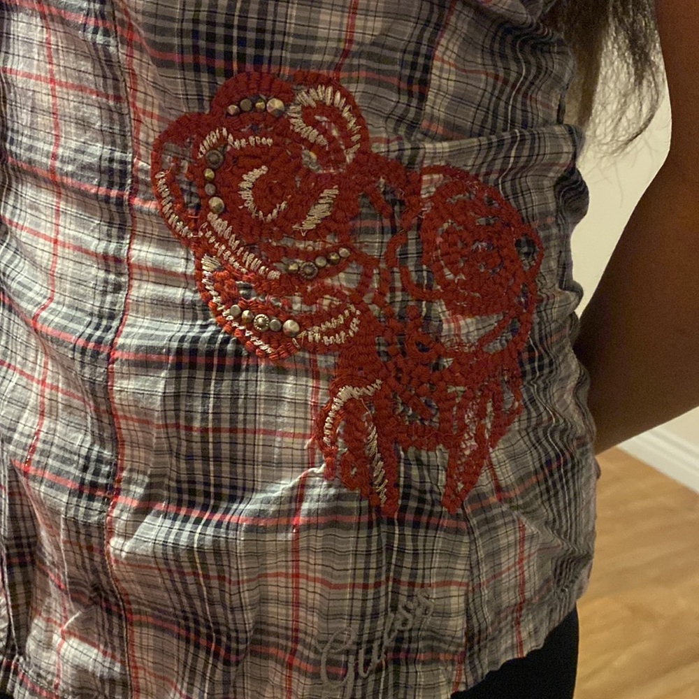 Guess halter top. Snap buttons. - Picture 2 of 7